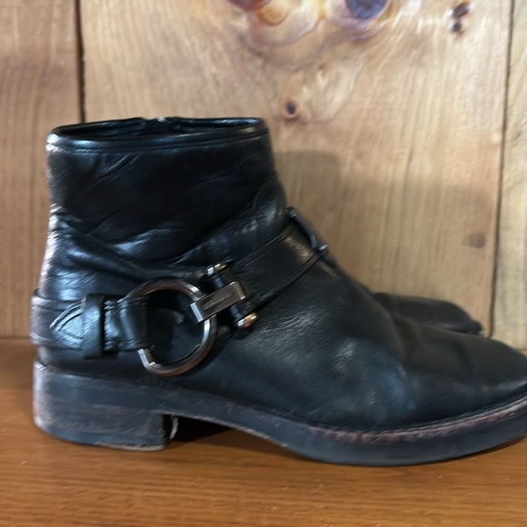 COACH Black Silver Horse Bit Leather Ankle Boots Block Heel 6B - Picture 1 of 11